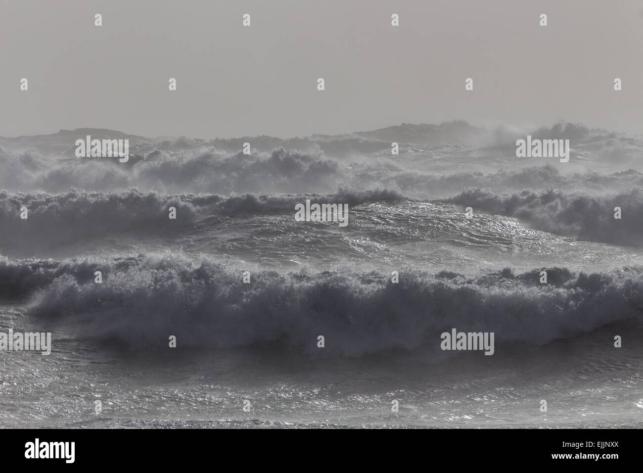 La remontée des vagues en Islande, Océan Atlantique Nord Banque D'Images