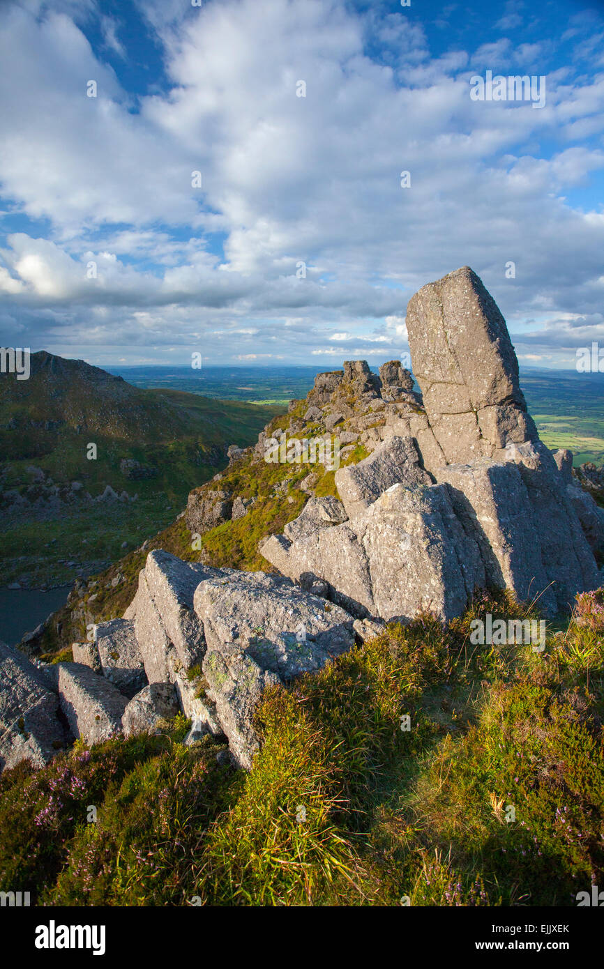 Coumshingaun Rock pinacles au-dessus, montagnes Comeragh, comté de Waterford, Irlande. Banque D'Images