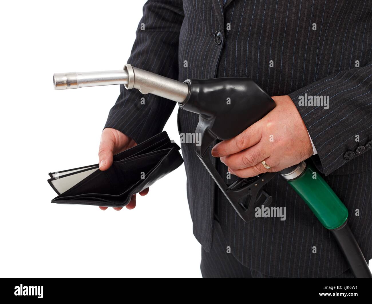 Man's hand holding buse gaz et porte-monnaie vides. Concept de l'essence coûte cher et le manque d'argent Banque D'Images