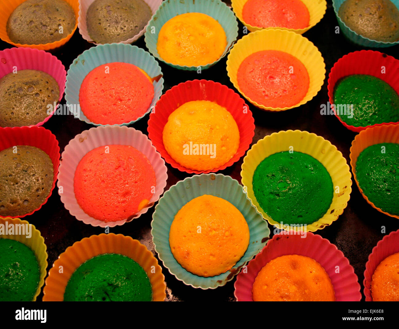 Muffins de l’arc-en-ciel Banque D'Images