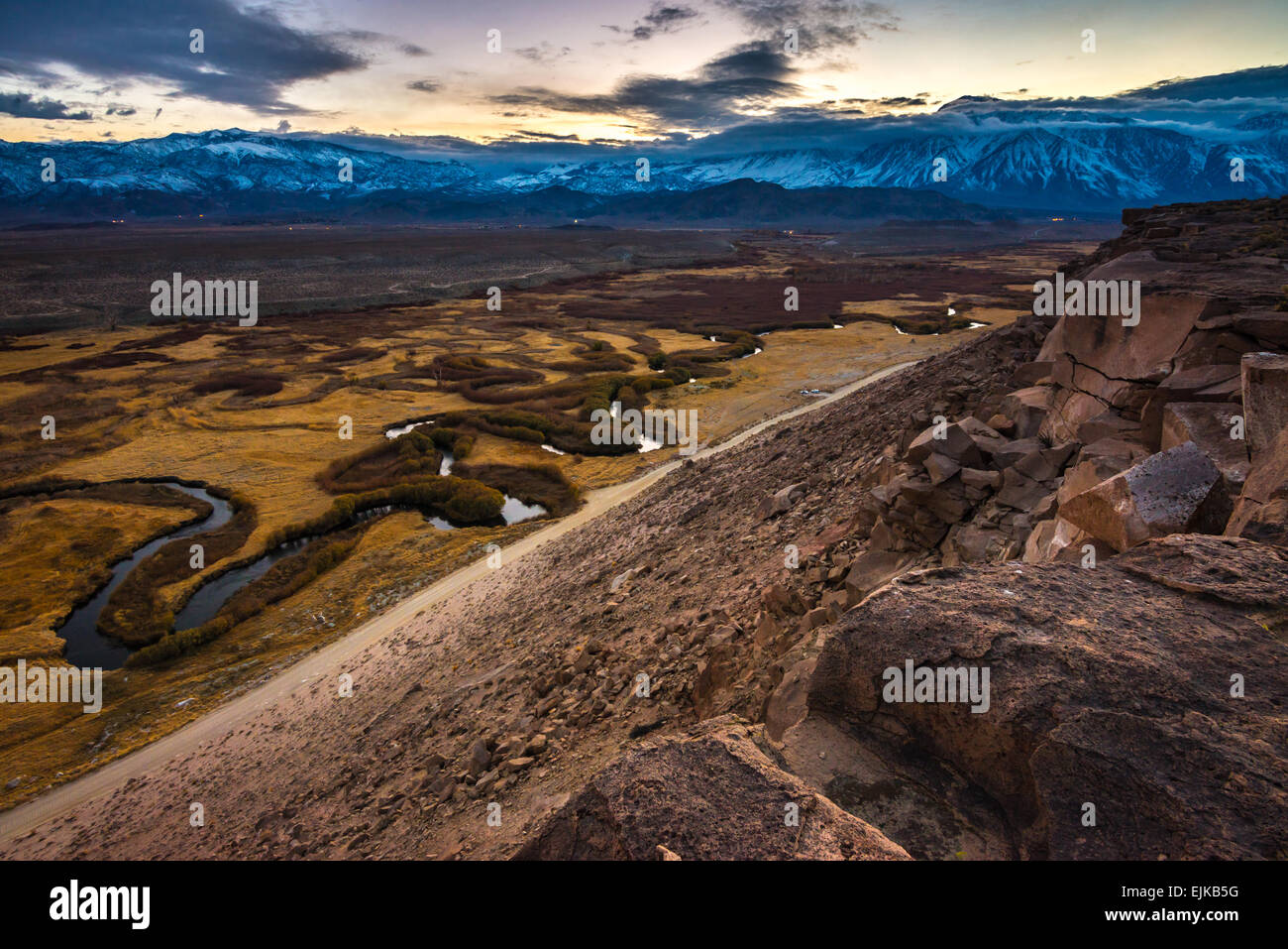 La plaine inondable de la rivière Owens au coucher du soleil - Bishop - Californie Banque D'Images