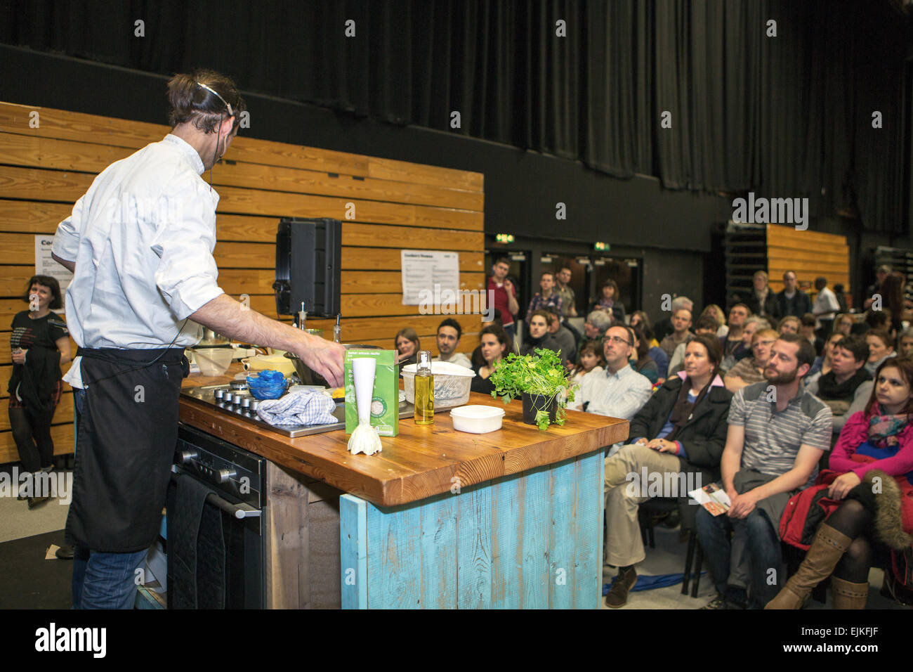 Adrian Smith (Vegan paysan Catering) au VegFest 2015, The Brighton Centre, Brighton, East Sussex, Royaume-Uni. 28th mars 2015 Banque D'Images