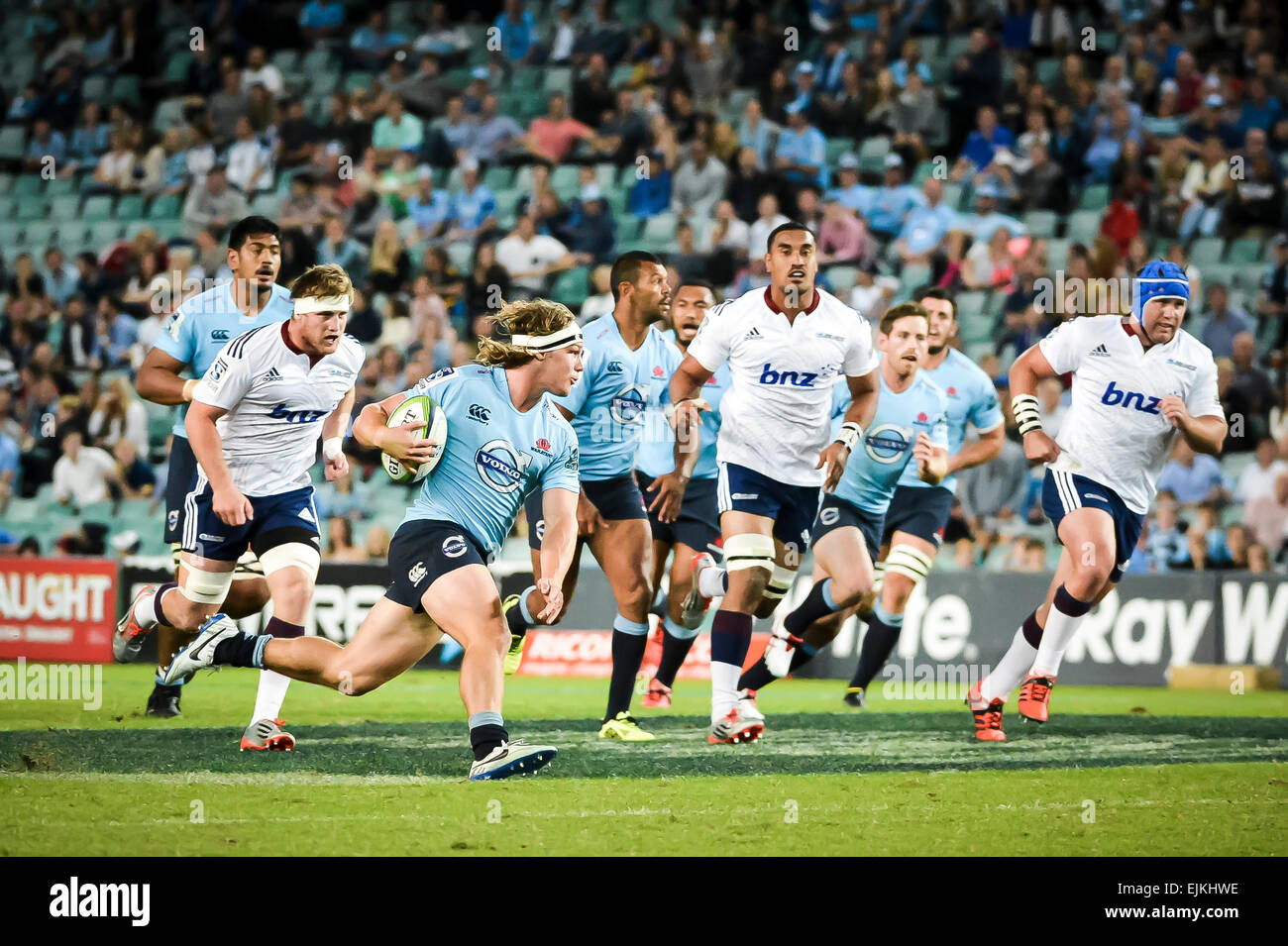 Sydney, Australie - 28 mars 2015 : Le super match de rugby entre les Waratahs et Blues , était un dur combat 23-11 victoire pour les Waratahs de Allianz Stadium de Sydney le 28 mars 2015 à Sydney, Australie. Credit : MediaServicesAP/Alamy Live News Banque D'Images