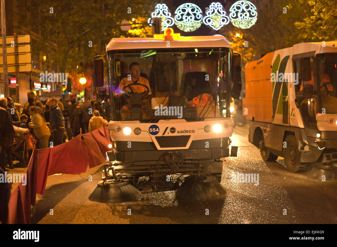 CORDOBA - JAN 5 : Street Sweeper machine de nettoyage de voiture la route avant la parade des Trois Rois, le 5 janvier 2015 à Cordoba, Spa Banque D'Images