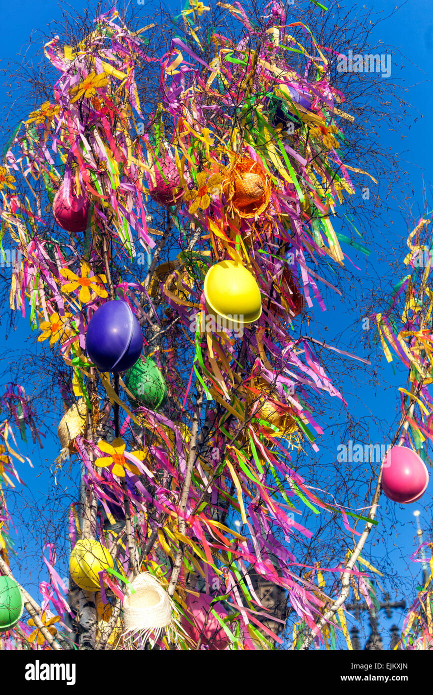 Arbre De Pâques Sur La Place De La Vieille Ville, Prague Pâques République Tchèque Banque D'Images