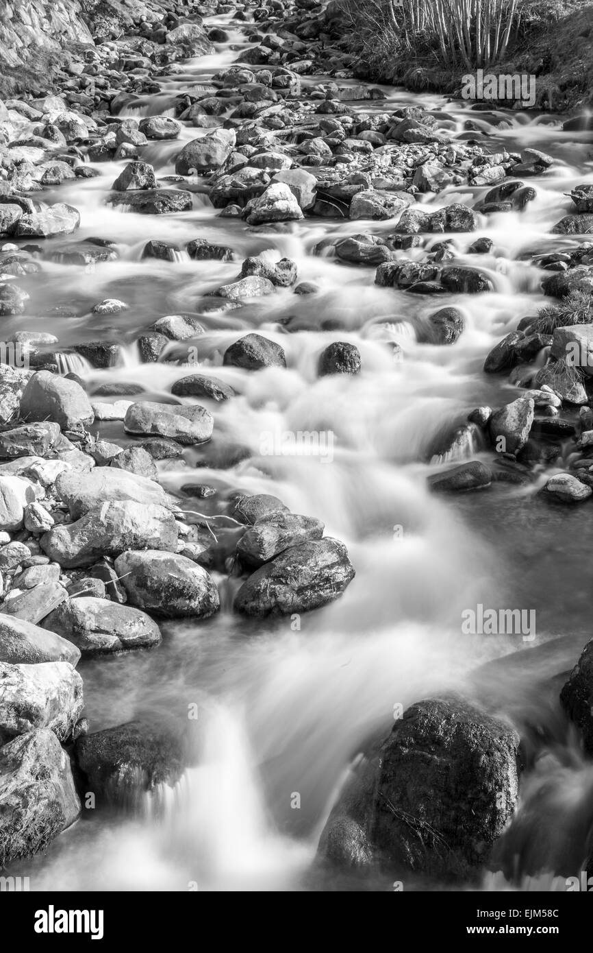 Cours d'hiver dans les alpes Banque D'Images