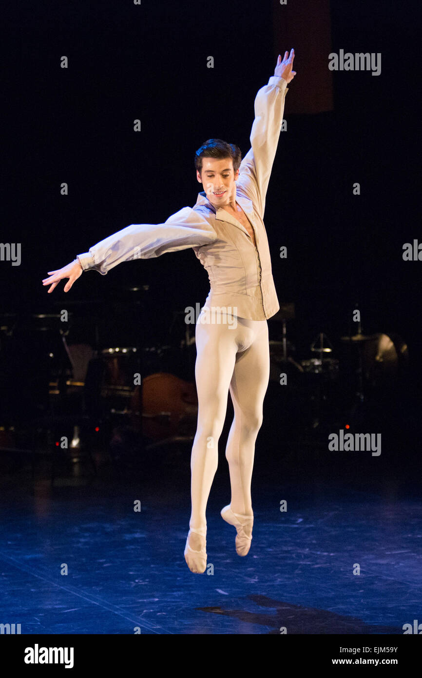 23/03/2015. Londres, Angleterre. Sur la photo : Vitor Menezes dans Casse-noisette solo. L'English National Ballet Dancer's Emerging 2015 finale au Queen Elizabeth Hall, Southbank Centre, Londres. Banque D'Images