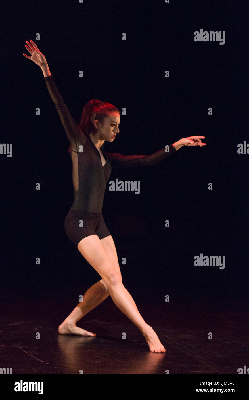 23/03/2015. Londres, Angleterre. Sur la photo : Anjuli à insérer le nom d'Hudson. L'English National Ballet Dancer's Emerging 2015 finale au Queen Elizabeth Hall, Southbank Centre, Londres. Banque D'Images