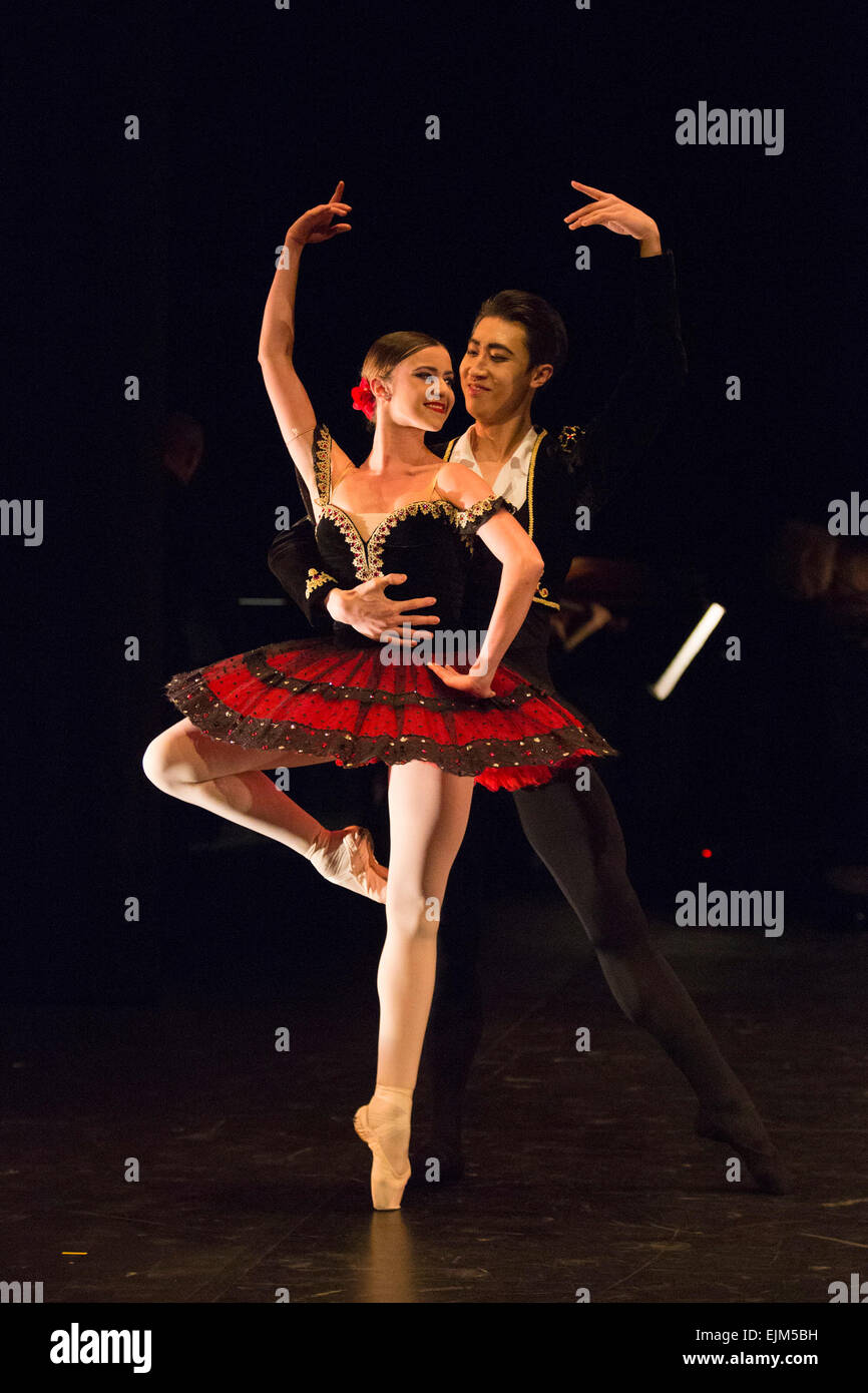 23/03/2015. Londres, Angleterre. Isabelle Brouwers et gagnant 2015 Zhang Jinhao Don Quichotte de la scène. L'English National Ballet Dancer's Emerging 2015 finale au Queen Elizabeth Hall, Southbank Centre, Londres. Banque D'Images