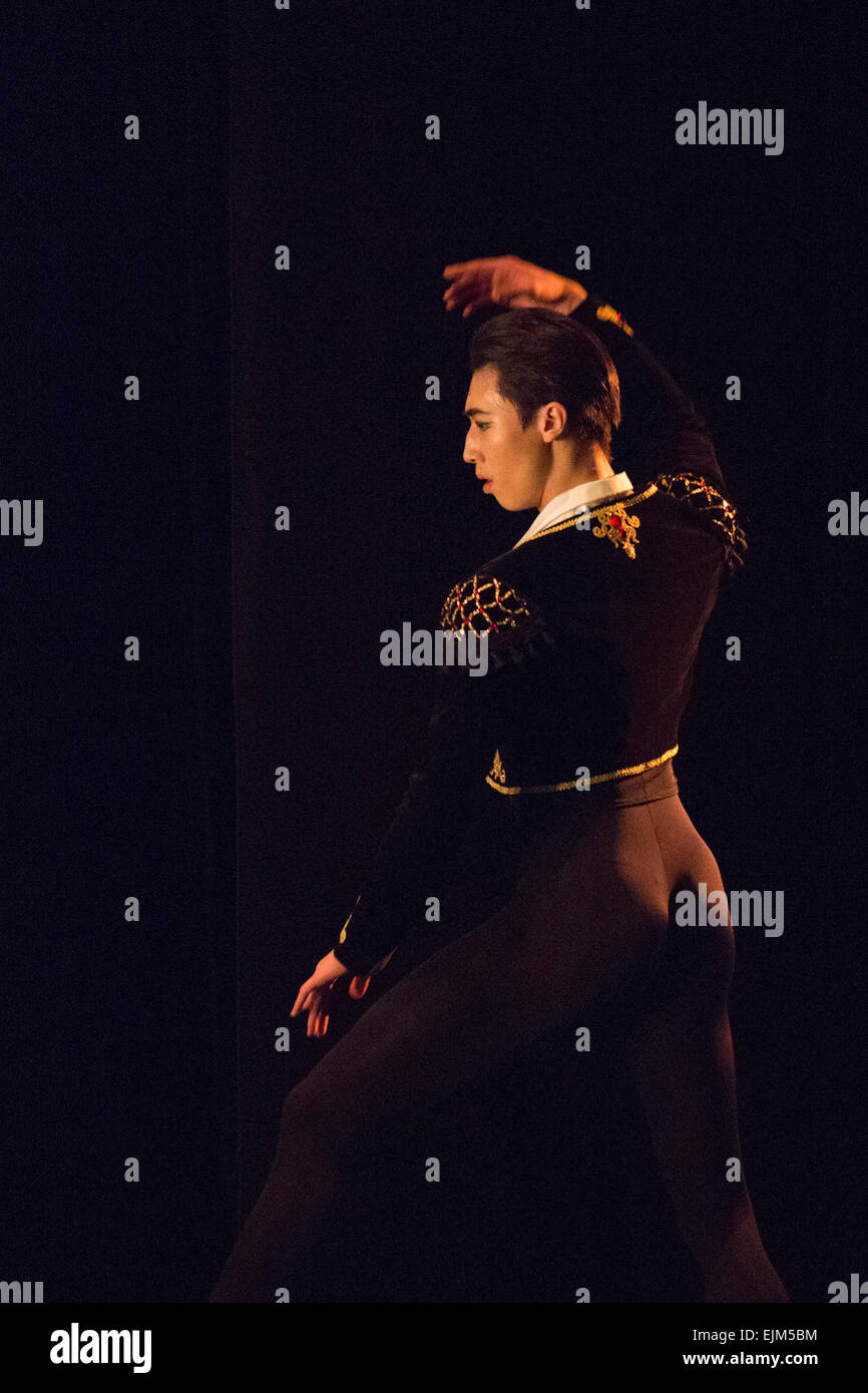 23/03/2015. Londres, Angleterre. Gagnant 2015 Zhang Jinhao dans Don Quichotte. L'English National Ballet Dancer's Emerging 2015 finale au Queen Elizabeth Hall, Southbank Centre, Londres. Banque D'Images