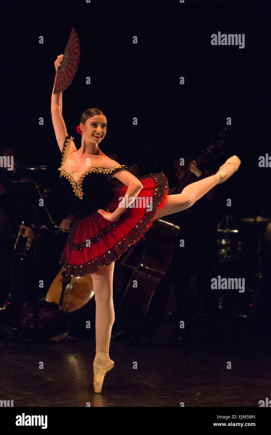 23/03/2015. Londres, Angleterre. Sur la photo : Isabelle Brouwers dans Don Quichotte. L'English National Ballet Dancer's Emerging 2015 finale au Queen Elizabeth Hall, Southbank Centre, Londres. Banque D'Images