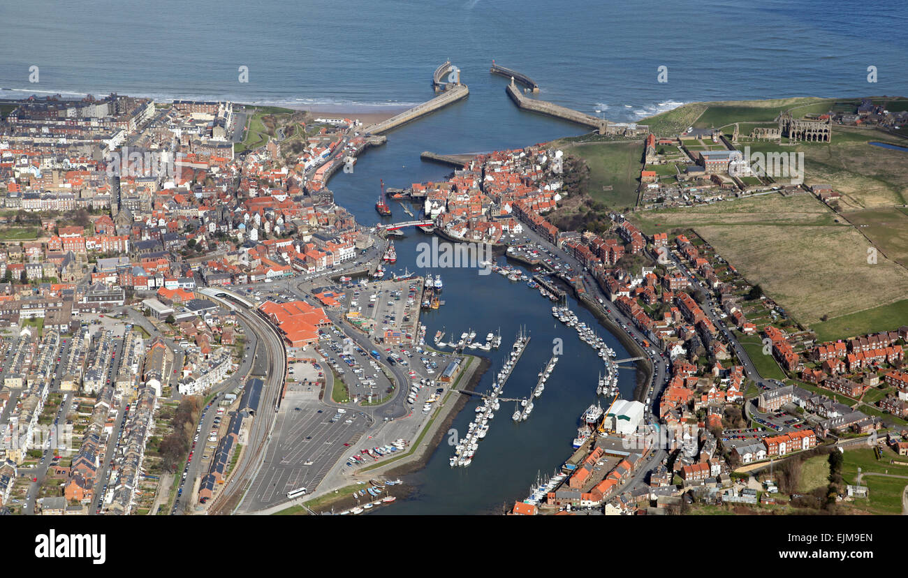 Vue aérienne de Whitby, North Yorkshire, UK ville côtière Banque D'Images