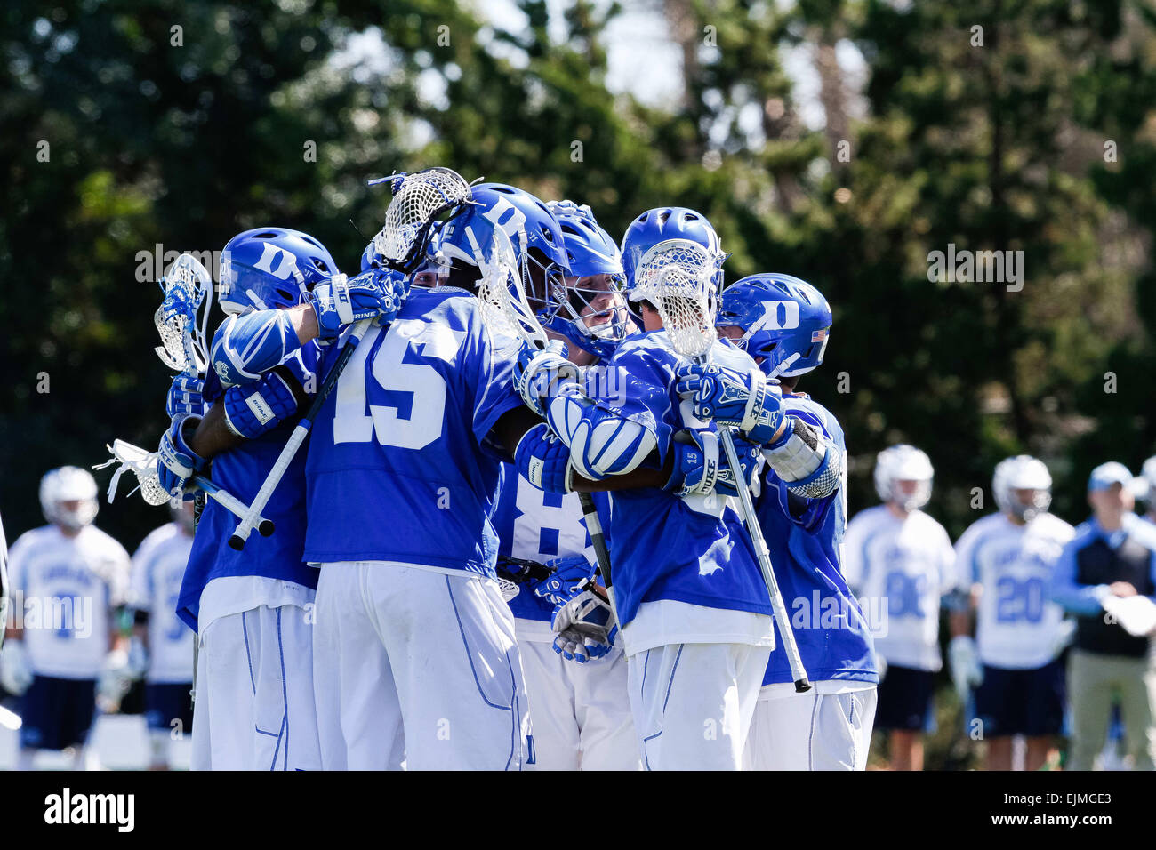 Chapel Hill, North Carolina, USA. Mar 29, 2015. Les joueurs célèbrent pendant le CAC Duke Lacrosse action entre le Duc et les Blue Devils Carolina Tar Heels au champ Fetzer à Chapel Hill, NC. Scott Kinser/Cal Sport Media/Alamy Live News Banque D'Images