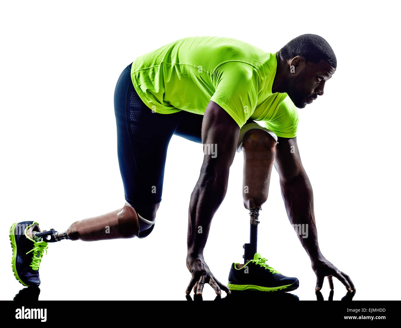 Un homme handicapé musculaire ligne de départ avec jambes prothèse dans silhouette sur fond blanc Banque D'Images