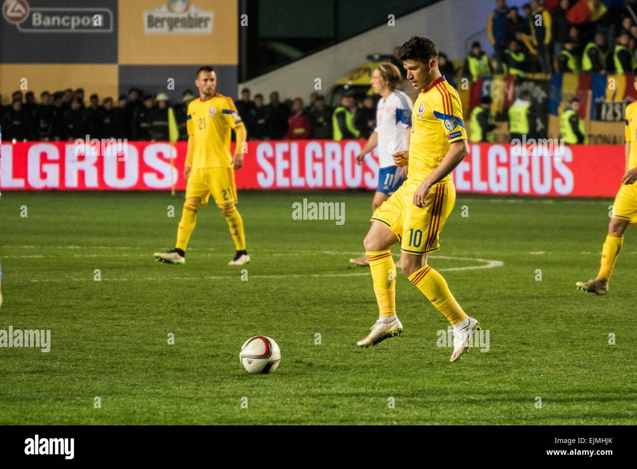 29 mars 2015 : Cristian Tanase # 10 L'Équipe nationale de Roumanie en action au cours de la 15e ronde de qualification du Championnat d'Europe UEFA match entre l'Équipe nationale de football de la Roumanie (ROU) et l'Équipe nationale de football des îles Féroé (BOF) à ''Ilie Oana'' Stadium, Ploiesti à Ploiesti, Roumanie ROU. Catalin Soare/www.sportaction.ro Banque D'Images