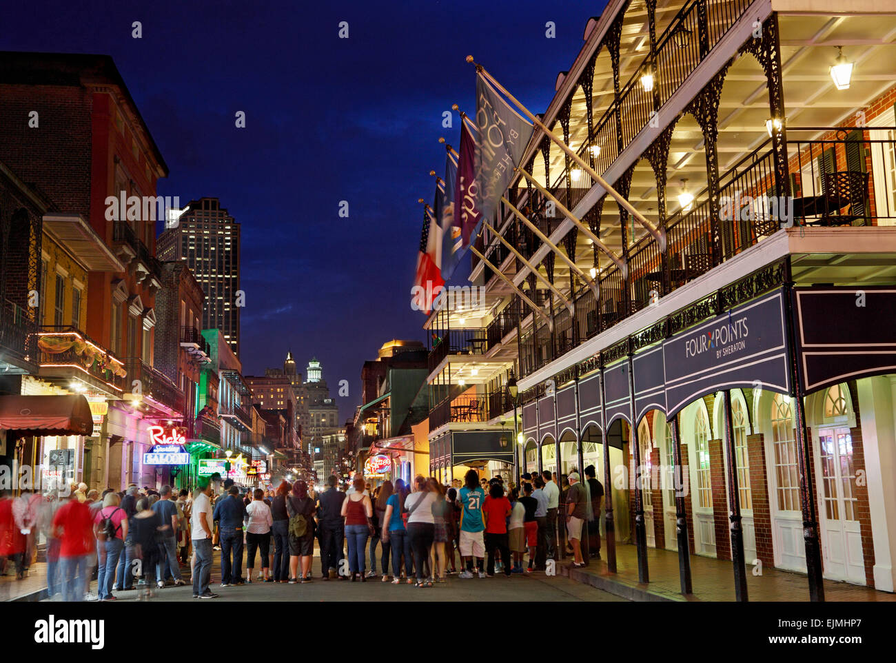 La Nouvelle-Orléans, le Quartier Français, les gens sur Bourbon Street. Banque D'Images