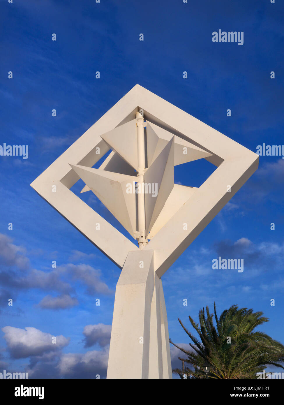 César Manrique Moulin sculpture à l'extérieur de sa célèbre maison à Tahíche Teguise Lanzarote Iles Canaries Espagne Banque D'Images