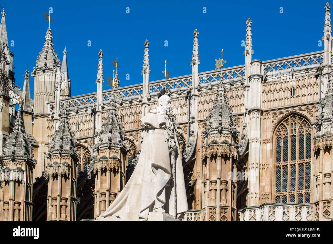 Détails extérieurs de l'abbaye de Westminster, Londres, statue de George V Banque D'Images