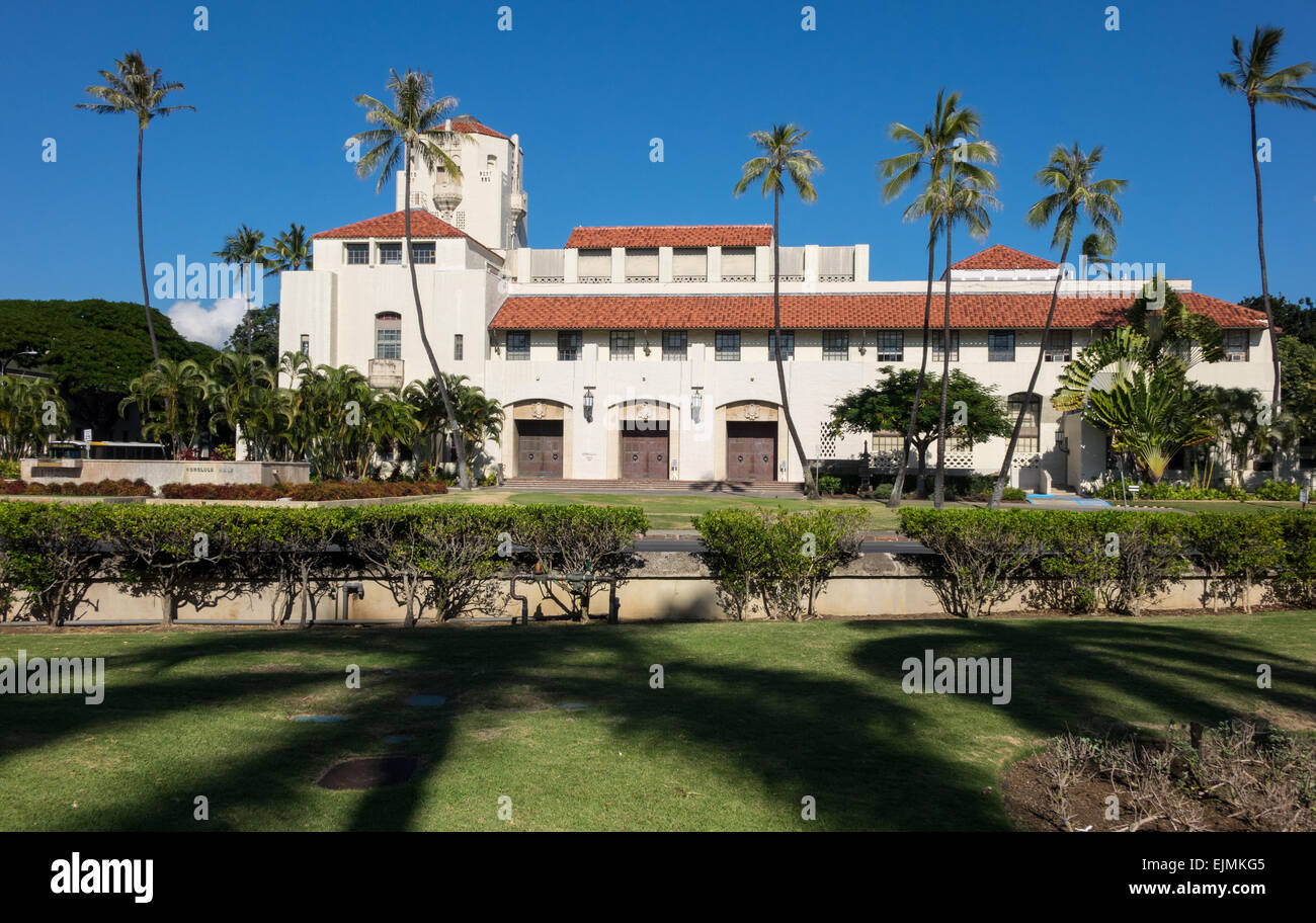 L'architecture de style espagnol de Honolulu Hale ou hôtel de ville au centre de la ville de Honolulu, Oahu, Hawaii Banque D'Images