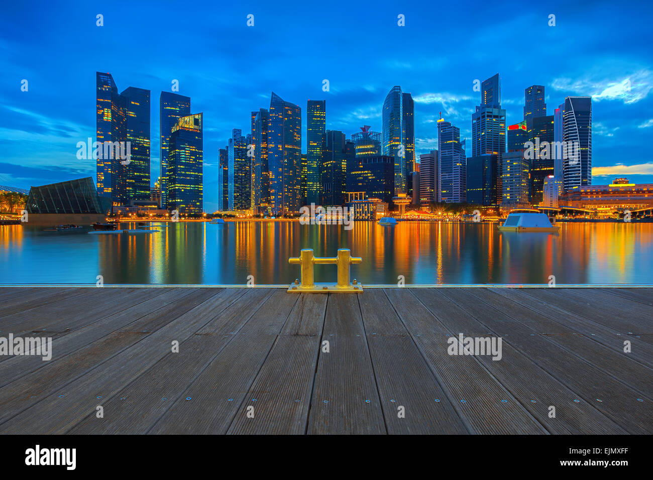 Singapore city skyline vu de la jetée Banque D'Images