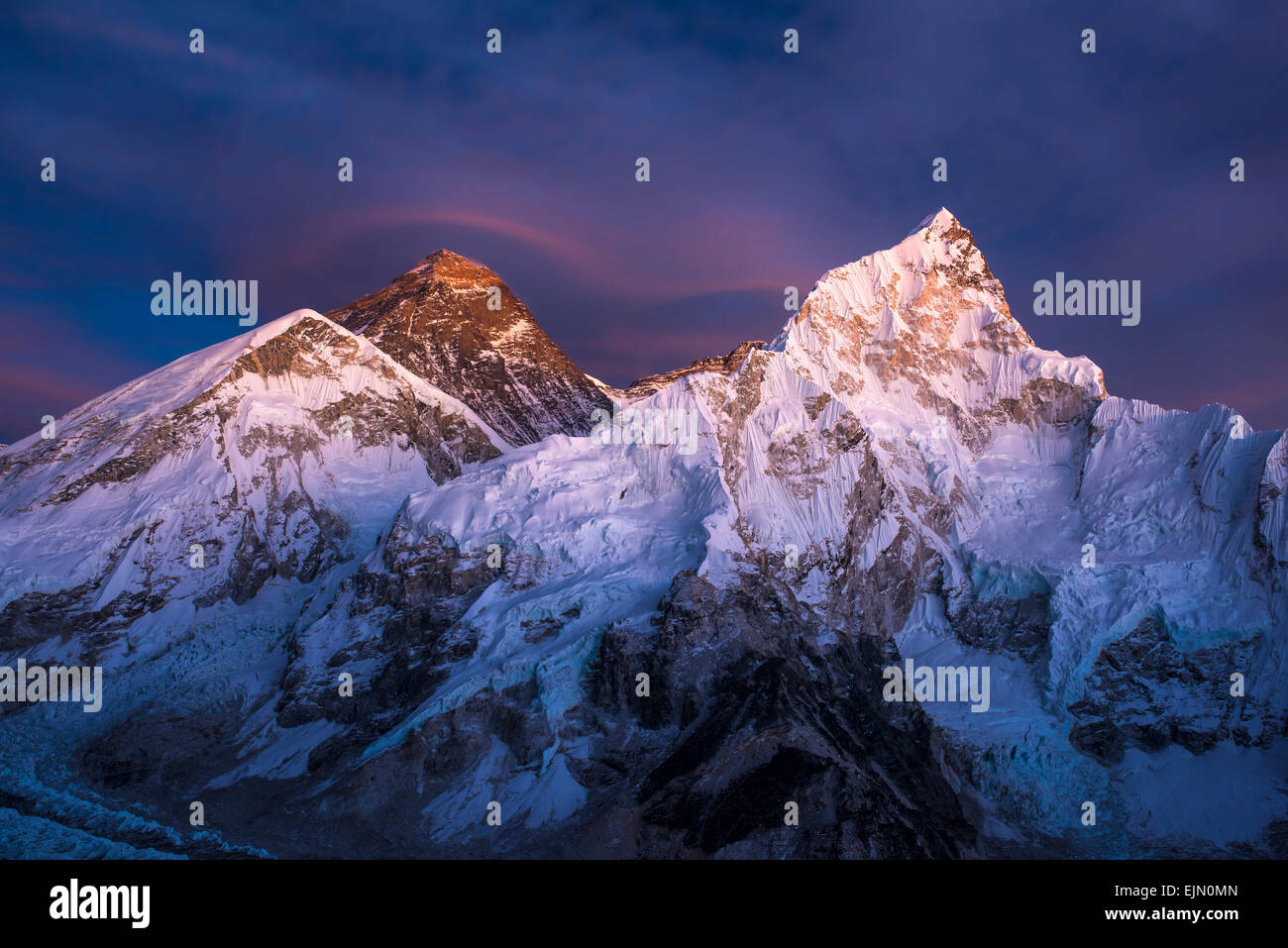 Voir au coucher du soleil de Kala Patthar, sur le mont Everest et Lhotse flanc ouest, Chomolungma, Sagarmatha, parc national de Sagarmatha Banque D'Images