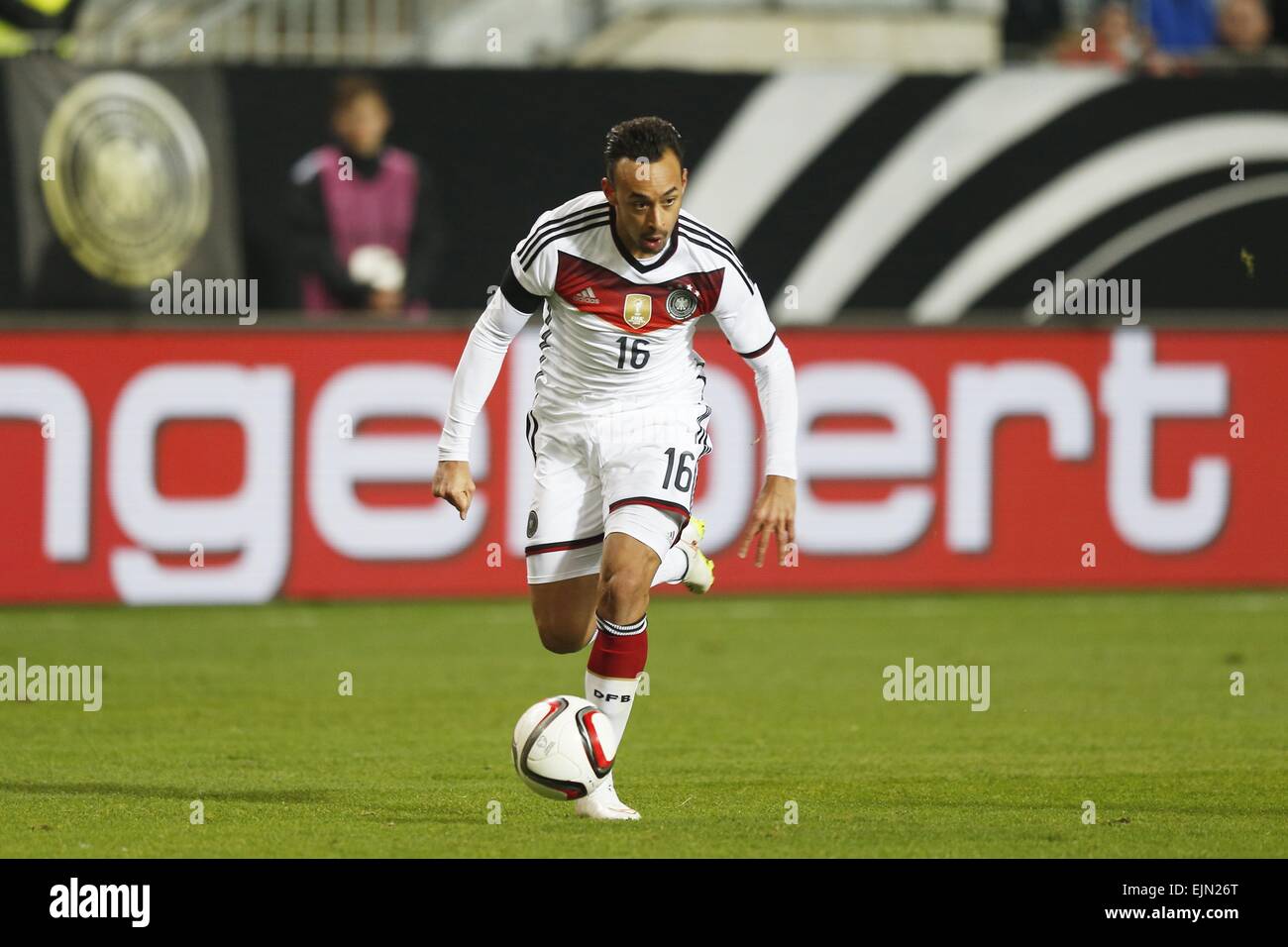 Le Fritz-Walter-Stadion, Kaiserslautern, Allemagne. Mar 25, 2015. Karim Bellarabi (GER), 25 mars 2015 - Football : match amical entre l'Allemagne 2-2 Australie au Fritz-Walter-Stadion, Kaiserslautern, Allemagne. © Kawamori Mutsu/AFLO/Alamy Live News Banque D'Images