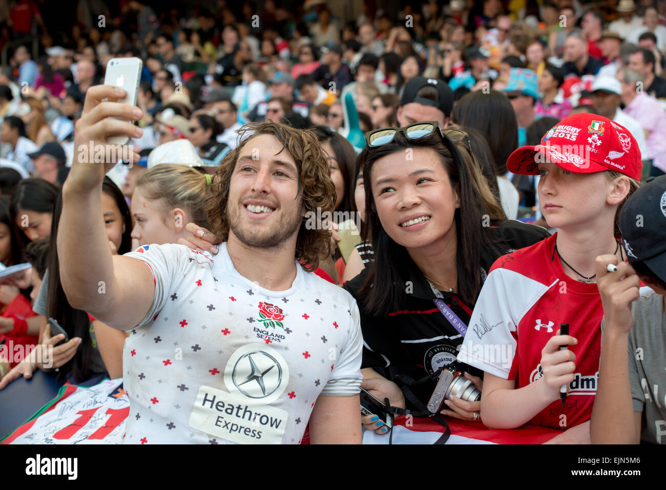 Hong Kong, Chine. Mar 28, 2015. Dan Biddy d'Angleterre pose pour des photos avec les fans.L'Australie contre l'Angleterre le 3ème jour de la 40e HSBC Cathay Pacific Hong Kong Rugby 7's. Credit : Jayne Russell/Alamy Live News Banque D'Images