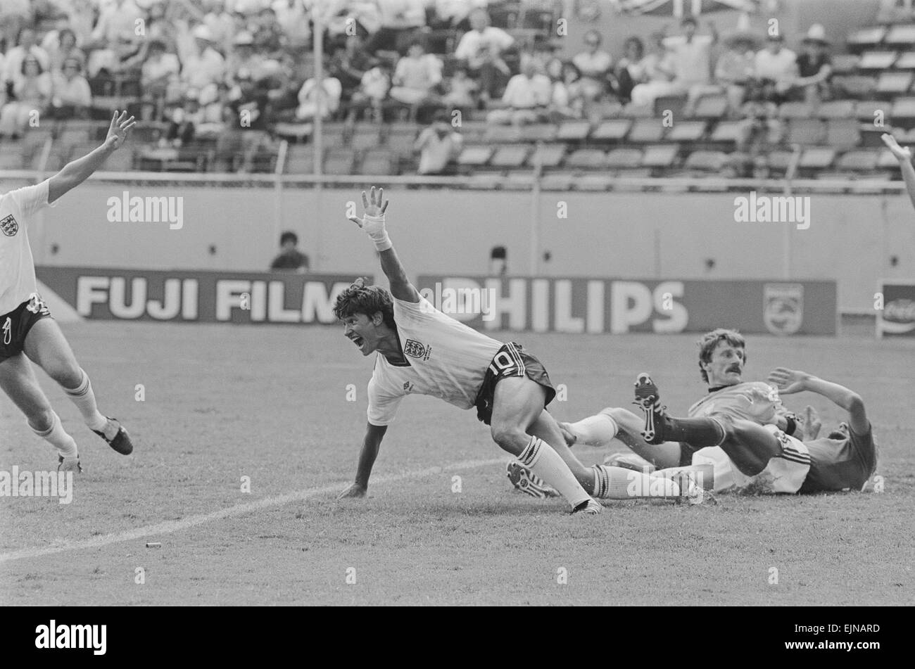 Pologne v Angleterre finales de la Coupe du Monde Groupe F match à l'Estadio Universitario, Monterrey, Mexique 11 juin 1986. Gary Lineker célèbre après avoir marqué un but Score final : Pologne 0-3 Angleterre *** *** Local Caption Tour du chapeau hat-trick Banque D'Images