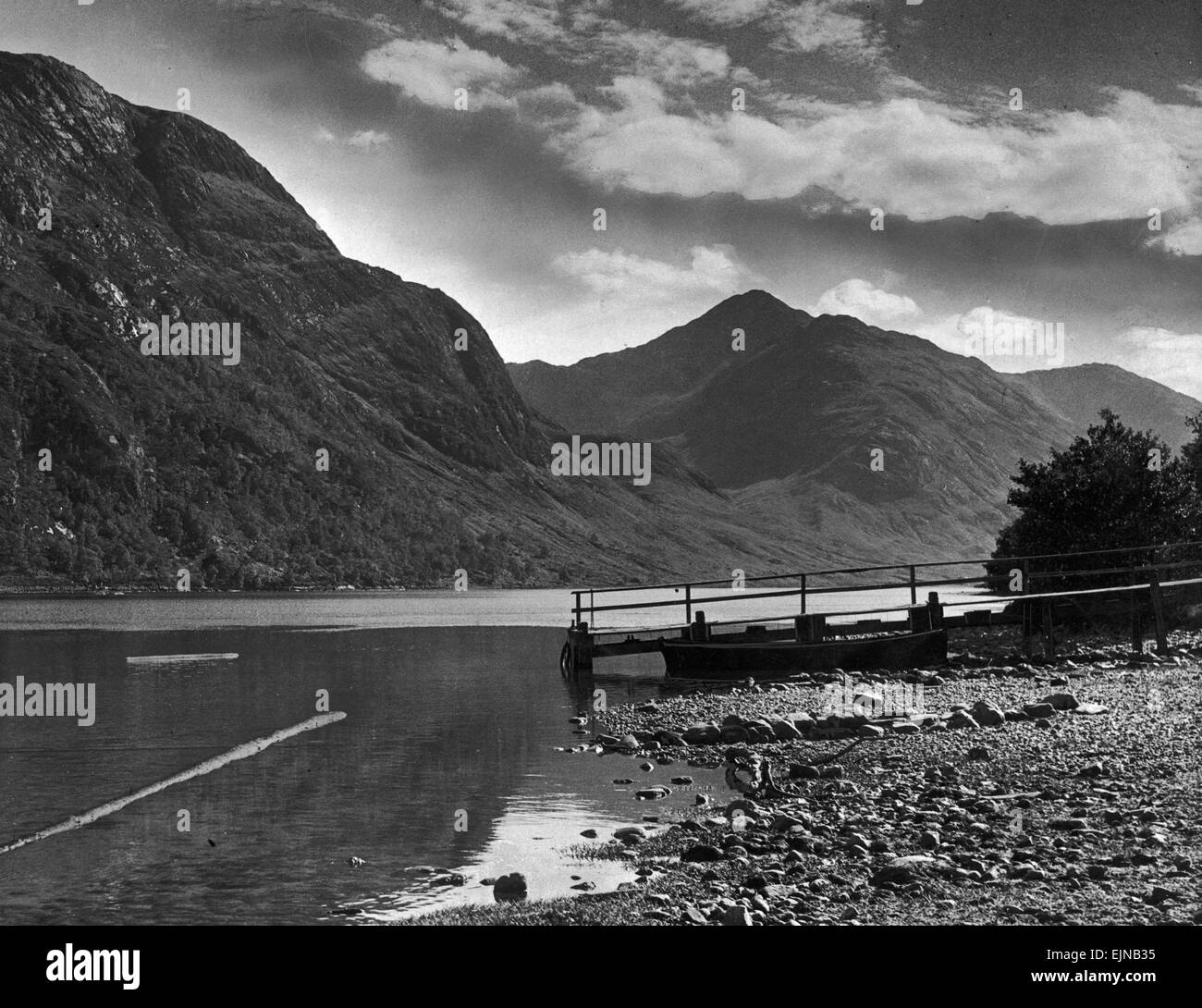 Vue sur les collines surplombant le Loch Shiel et le Glen 29/08/1946. Banque D'Images