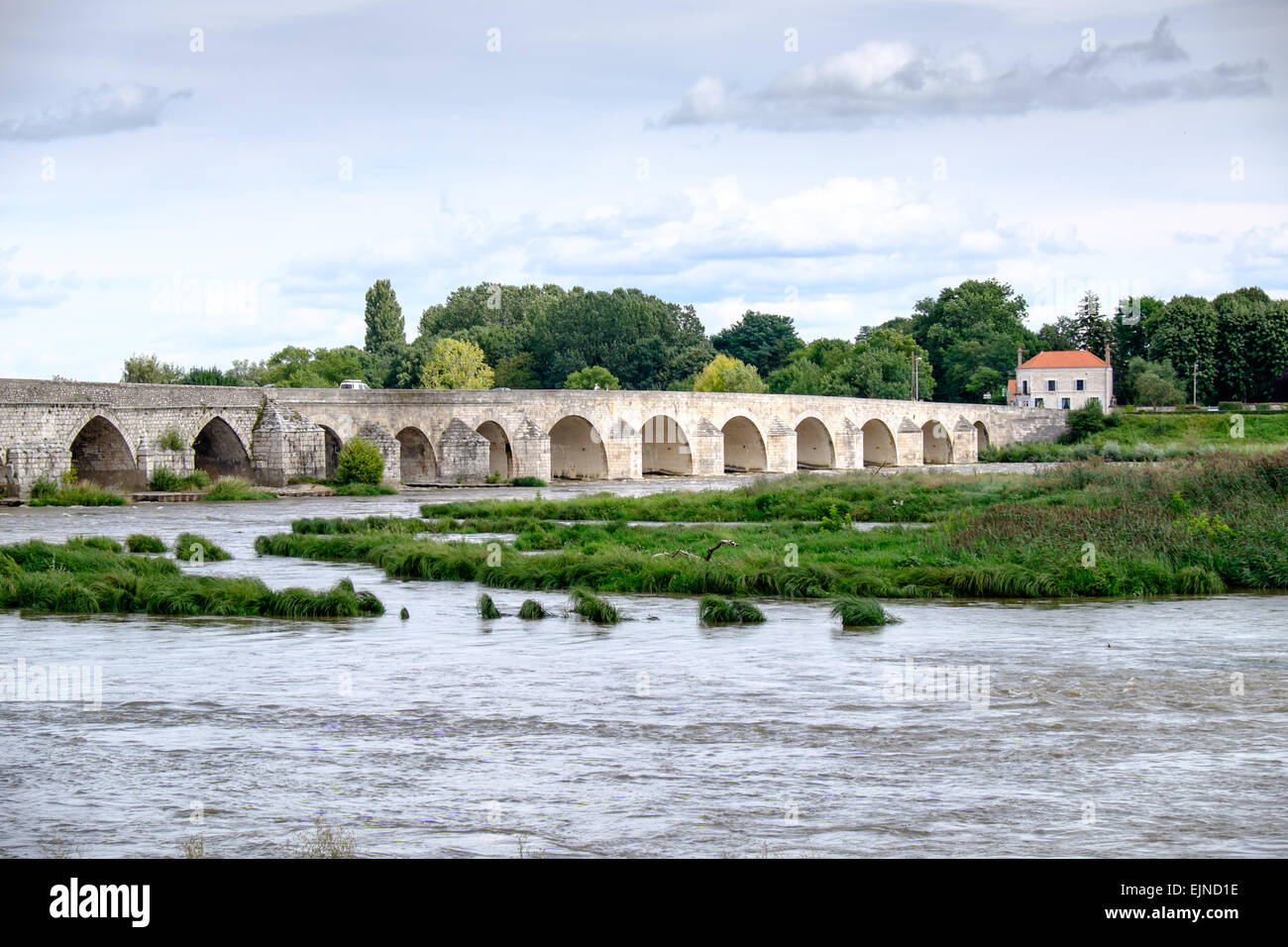 Pont sur la Loire à Beaugency, France Banque D'Images