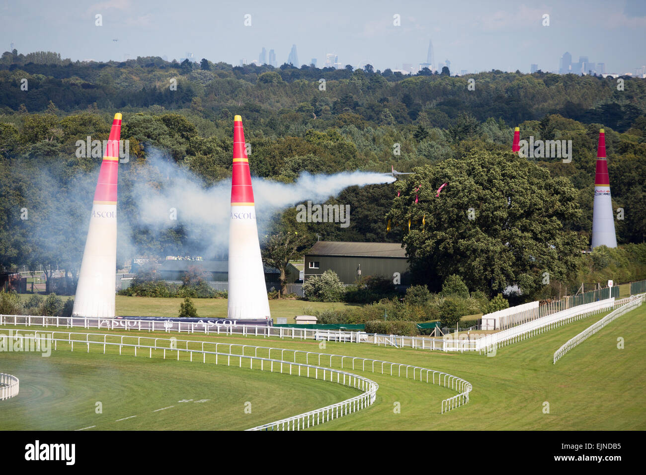 L''hippodrome d''Ascot, Berkshire, Angleterre, Royaume-Uni. Red Bull Air Race, 17 août 2015. Banque D'Images