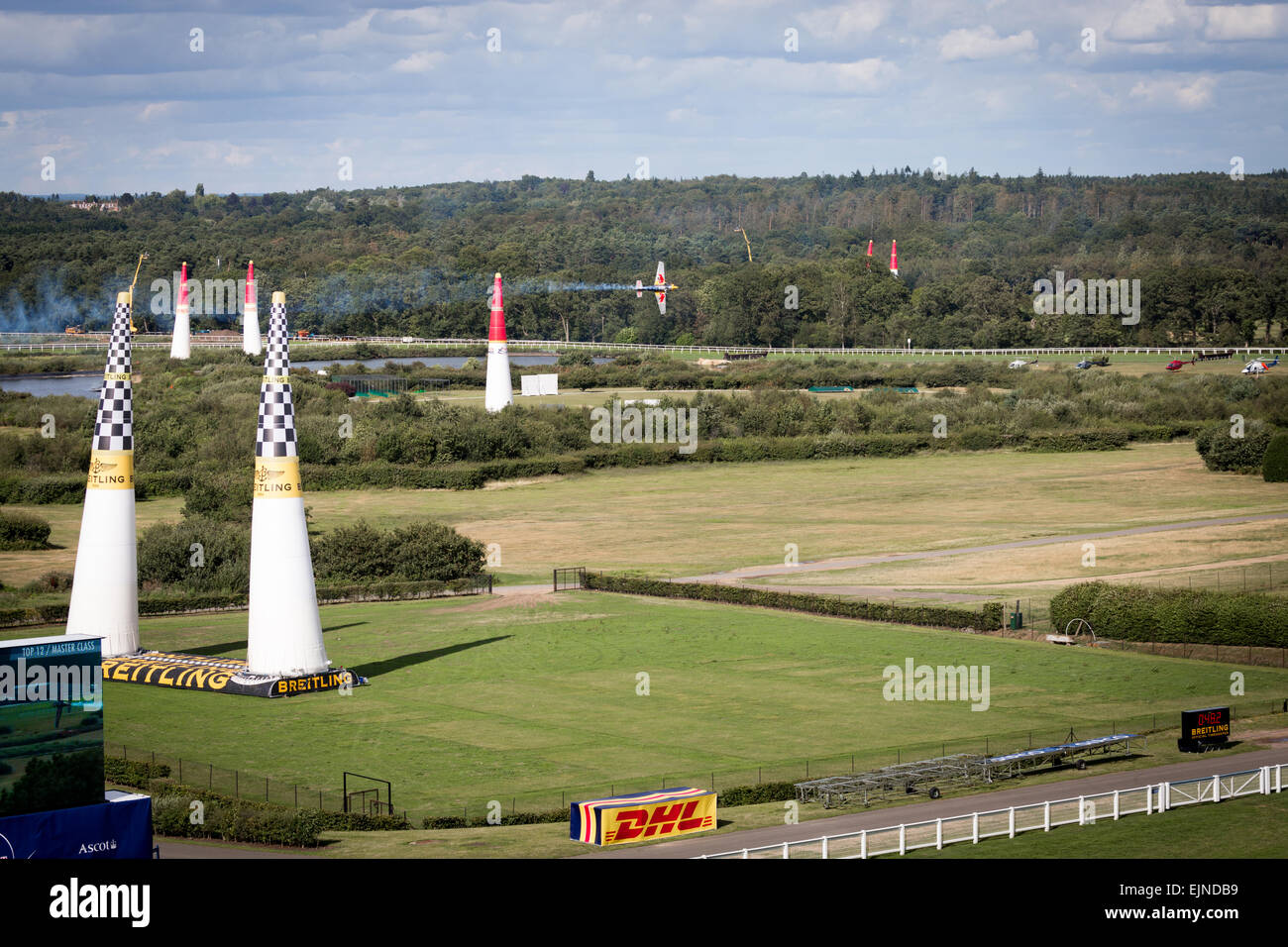L''hippodrome d''Ascot, Berkshire, Angleterre, Royaume-Uni. Red Bull Air Race, 17 août 2015. Banque D'Images