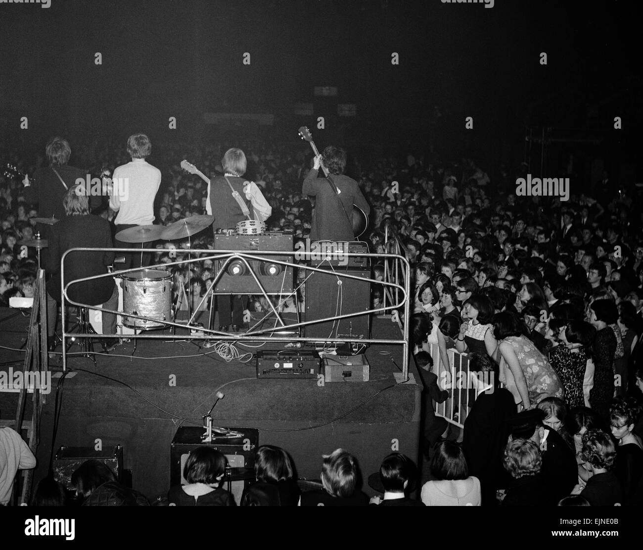 Les Rolling Stones sur la scène du Royal Albert Hall pour le Grand Bal Pop. r-l Bill Wyman, Brian Jones, Mick Jagger, Charlie Watts et Keith Richards. 15 septembre 1963. Banque D'Images
