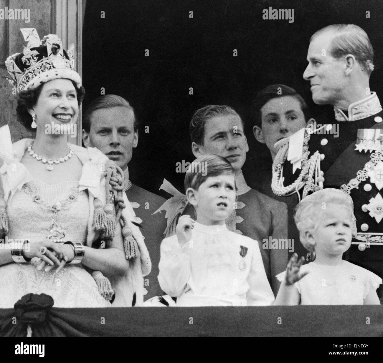 La Famille royale sur le balcon de Buckingham Palace, Londres, photographié après Coronation, 2e juin 1953. Banque D'Images
