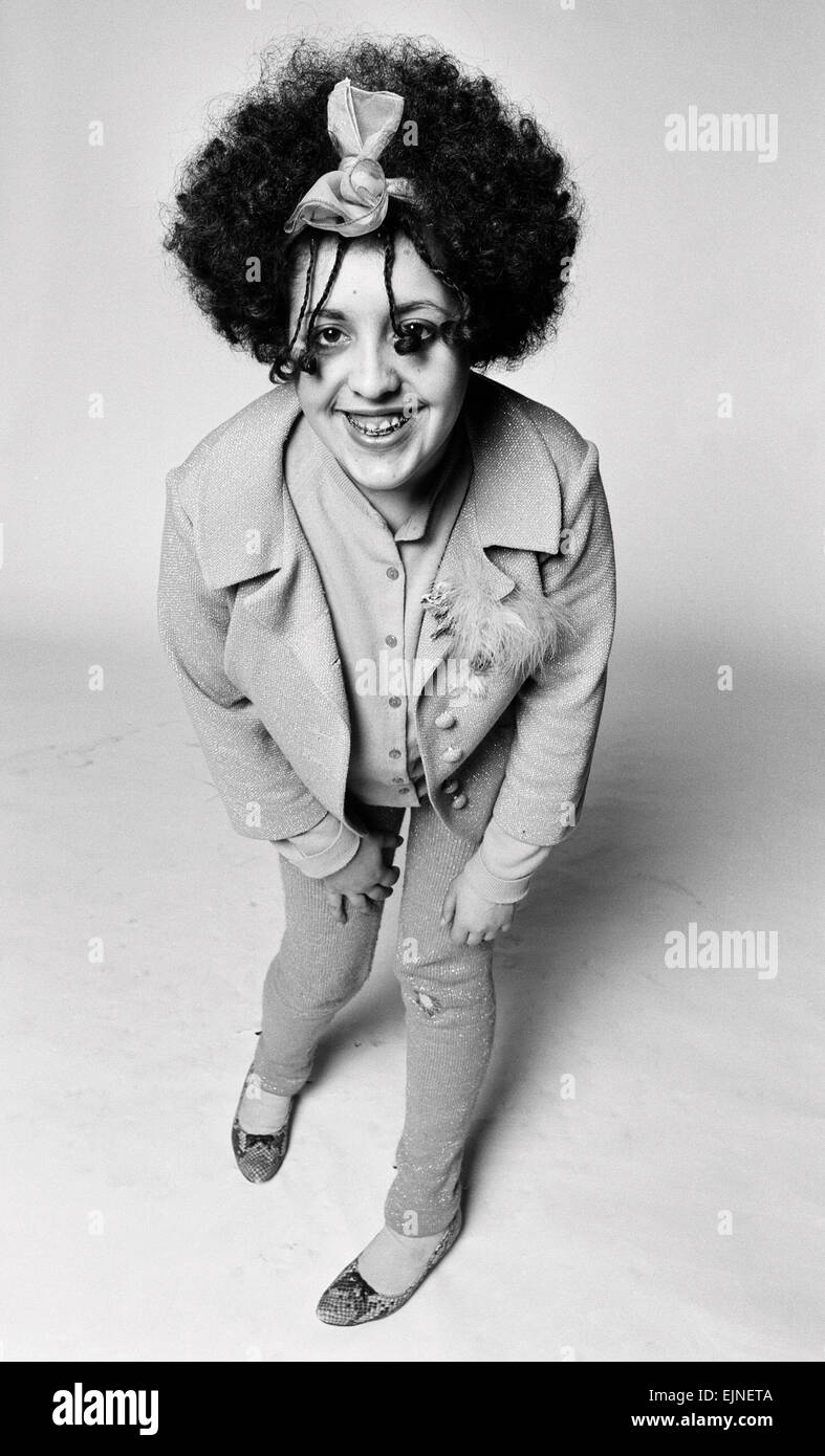 Marianne Joan Elliott-Said, plus communément connu sous le nom de Poly Styrene, chanteur avec le groupe punk pionnier X-Ray Spex. Au 18 décembre 1977. Banque D'Images