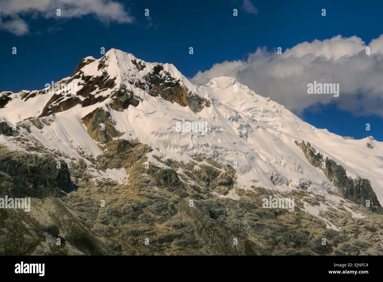 Vue Panoramique Sur La Montagne Huascaran Dans Andes Plus