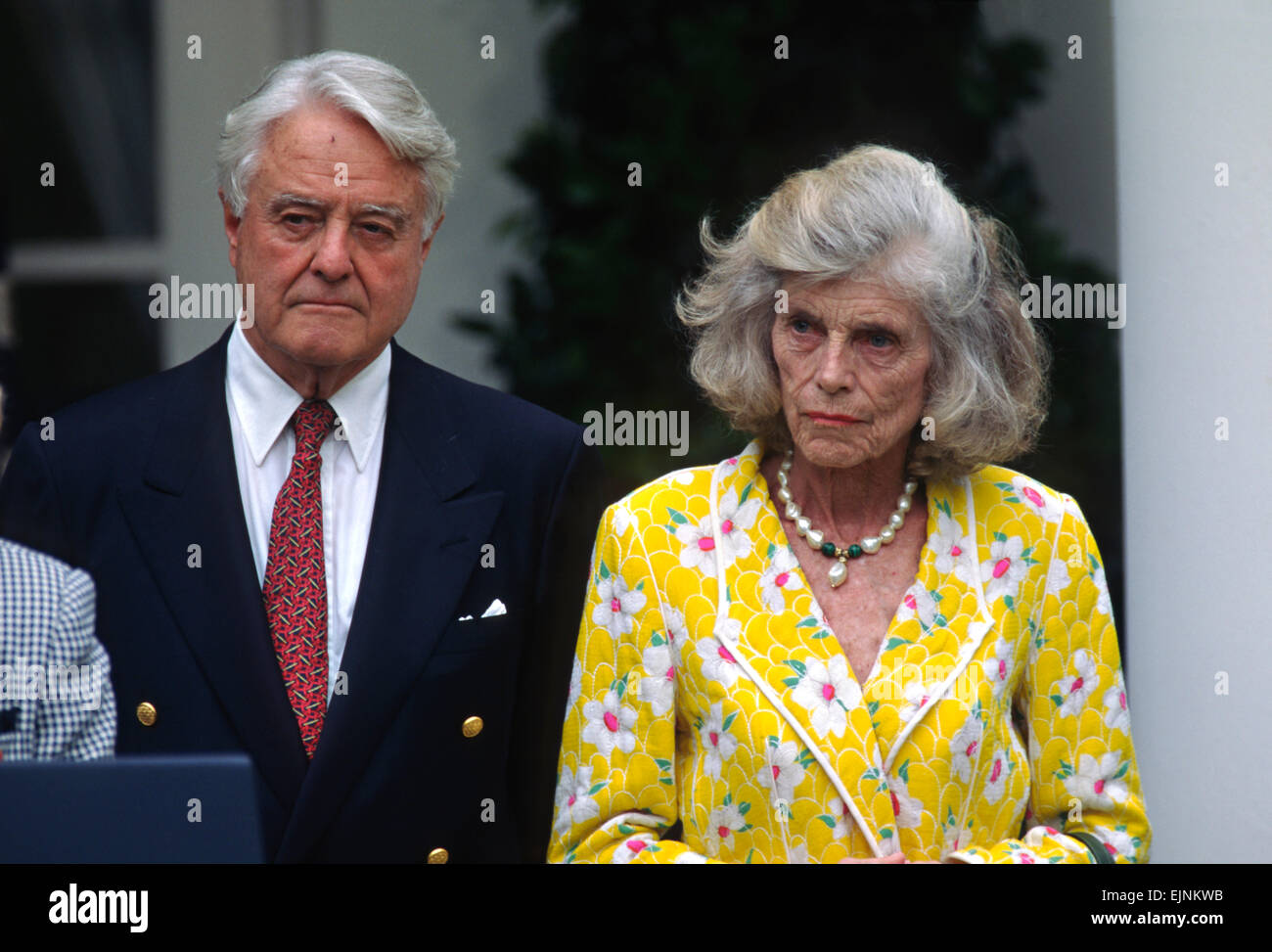 Eunice Kennedy Shriver avec mari Sargent Shriver lors d'un événement célébrant le 35e anniversaire de la paix Corp dans la roseraie de la Maison Blanche le 19 juin 1997 à Washington, DC. Banque D'Images
