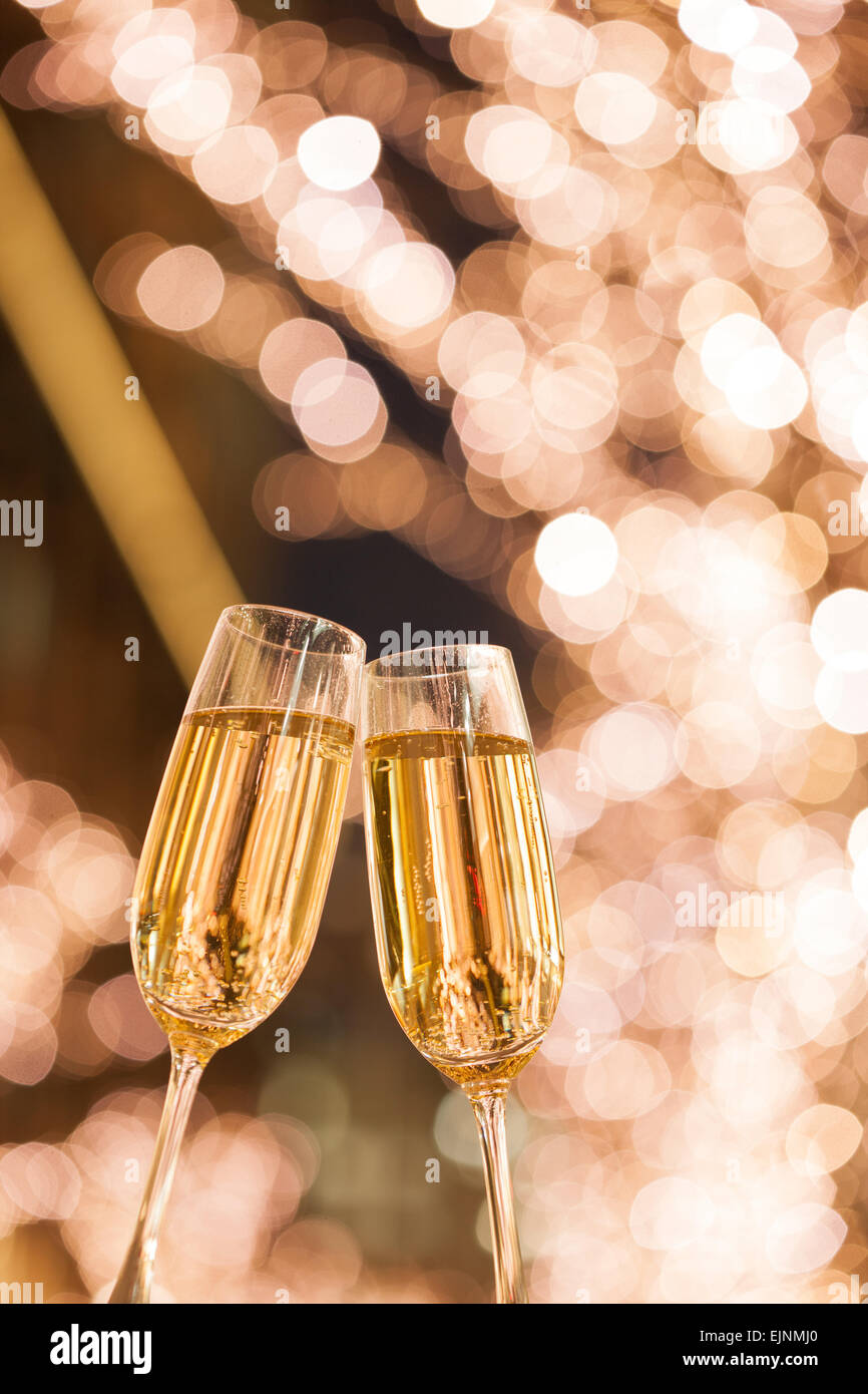 Toasting with champagne Banque D'Images