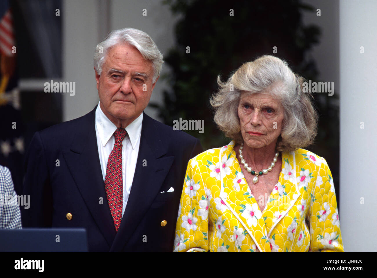 Eunice Kennedy Shriver avec mari Sargent Shriver lors d'un événement célébrant le 35e anniversaire de la paix Corp dans la roseraie de la Maison Blanche le 19 juin 1997 à Washington, DC. Banque D'Images