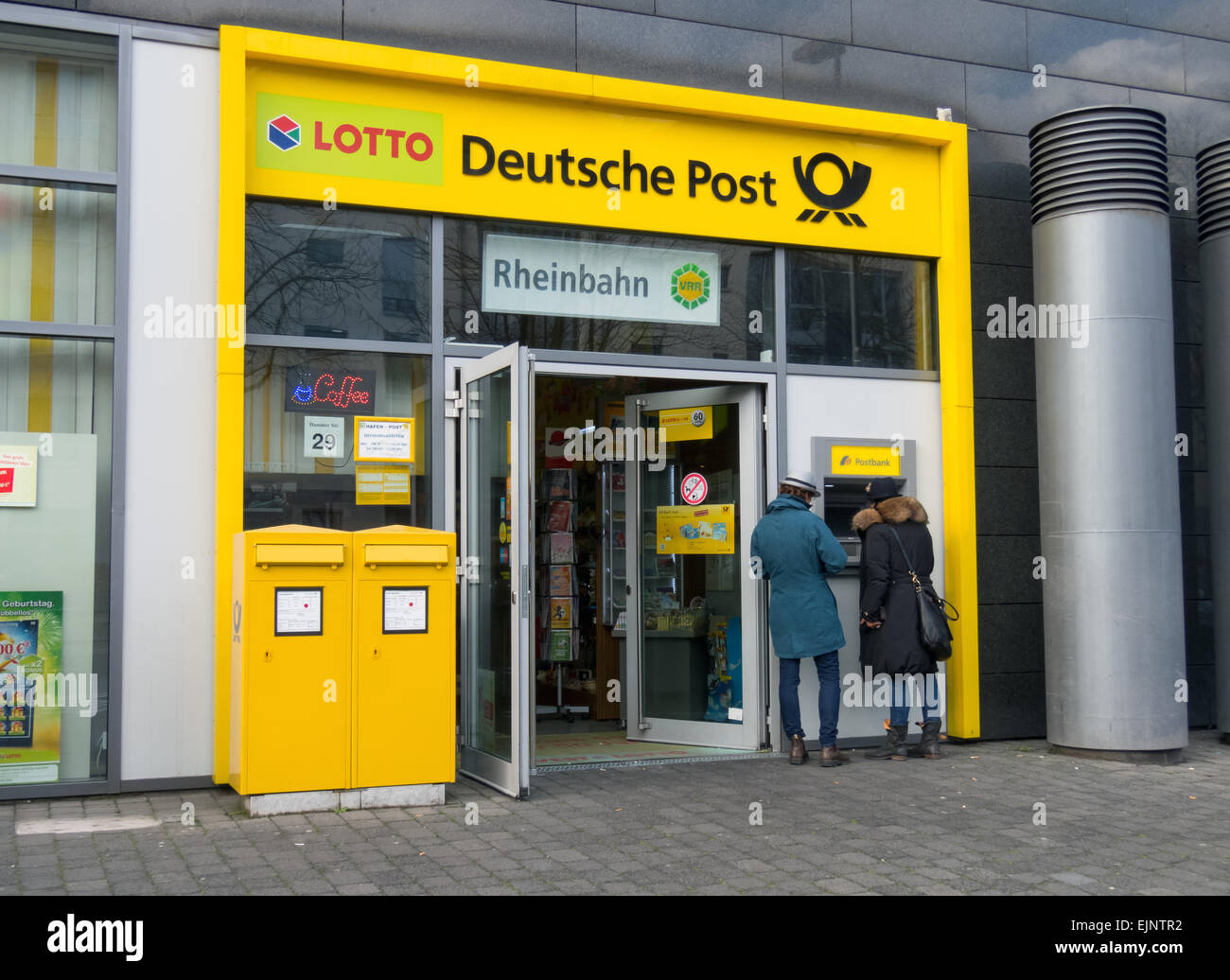 Poste allemande, Deutsche Post Shop, Dusseldorf ALLEMAGNE Photo Stock -  Alamy