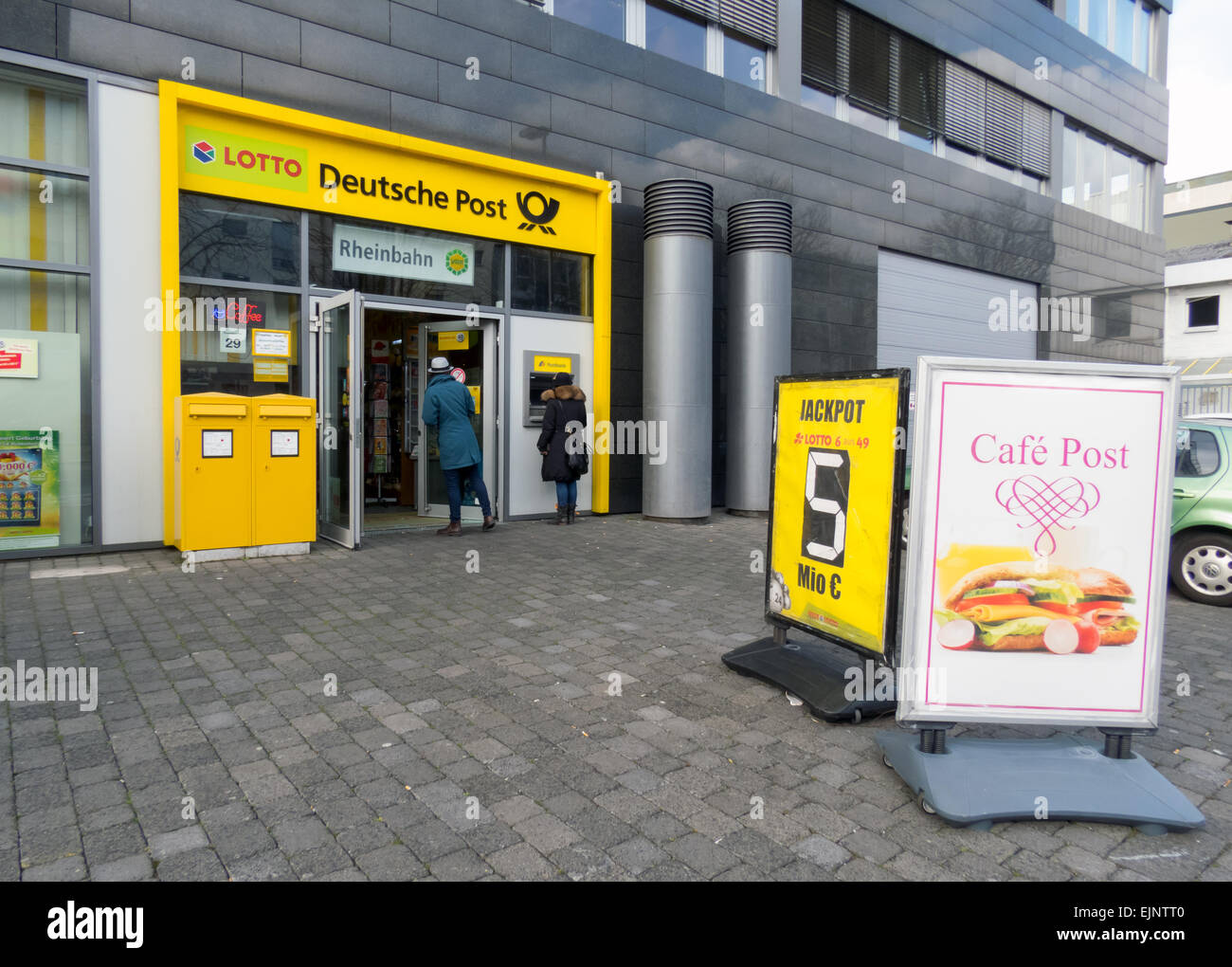 Poste allemande, Deutsche Post Shop, Dusseldorf ALLEMAGNE Banque D'Images