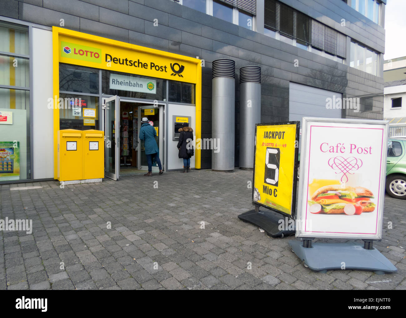 German post office deutsche post Banque de photographies et d'images à  haute résolution - Alamy