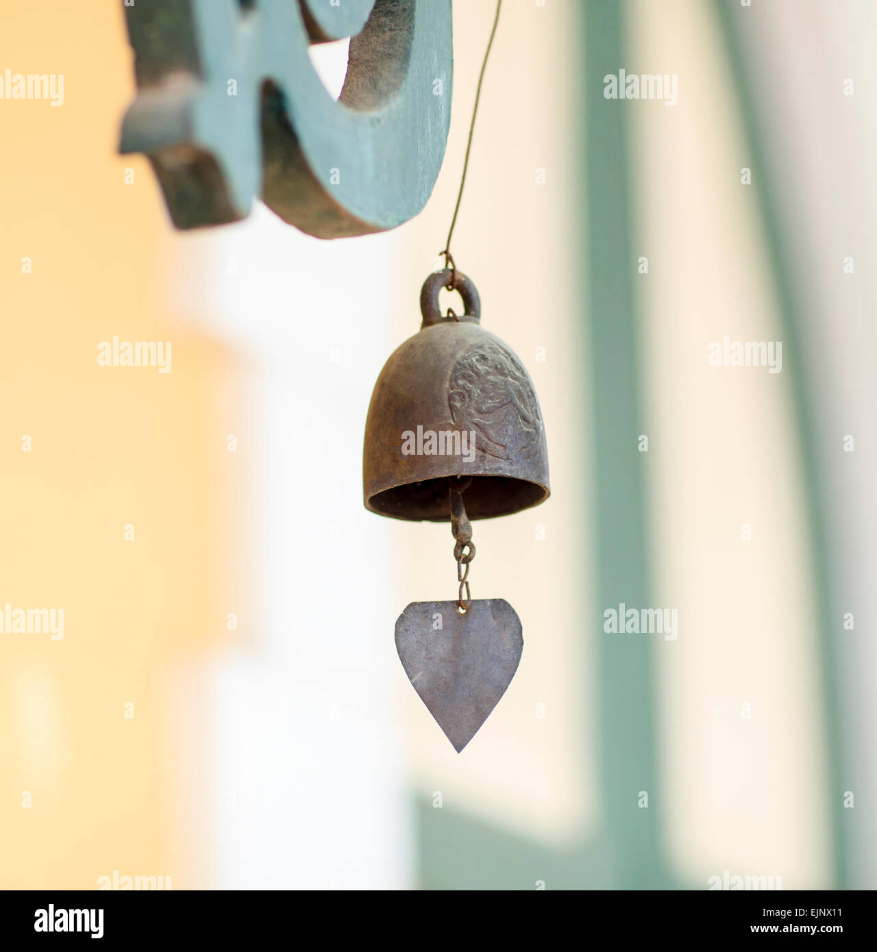 Carillon à vent cuivres temple thaï Banque D'Images