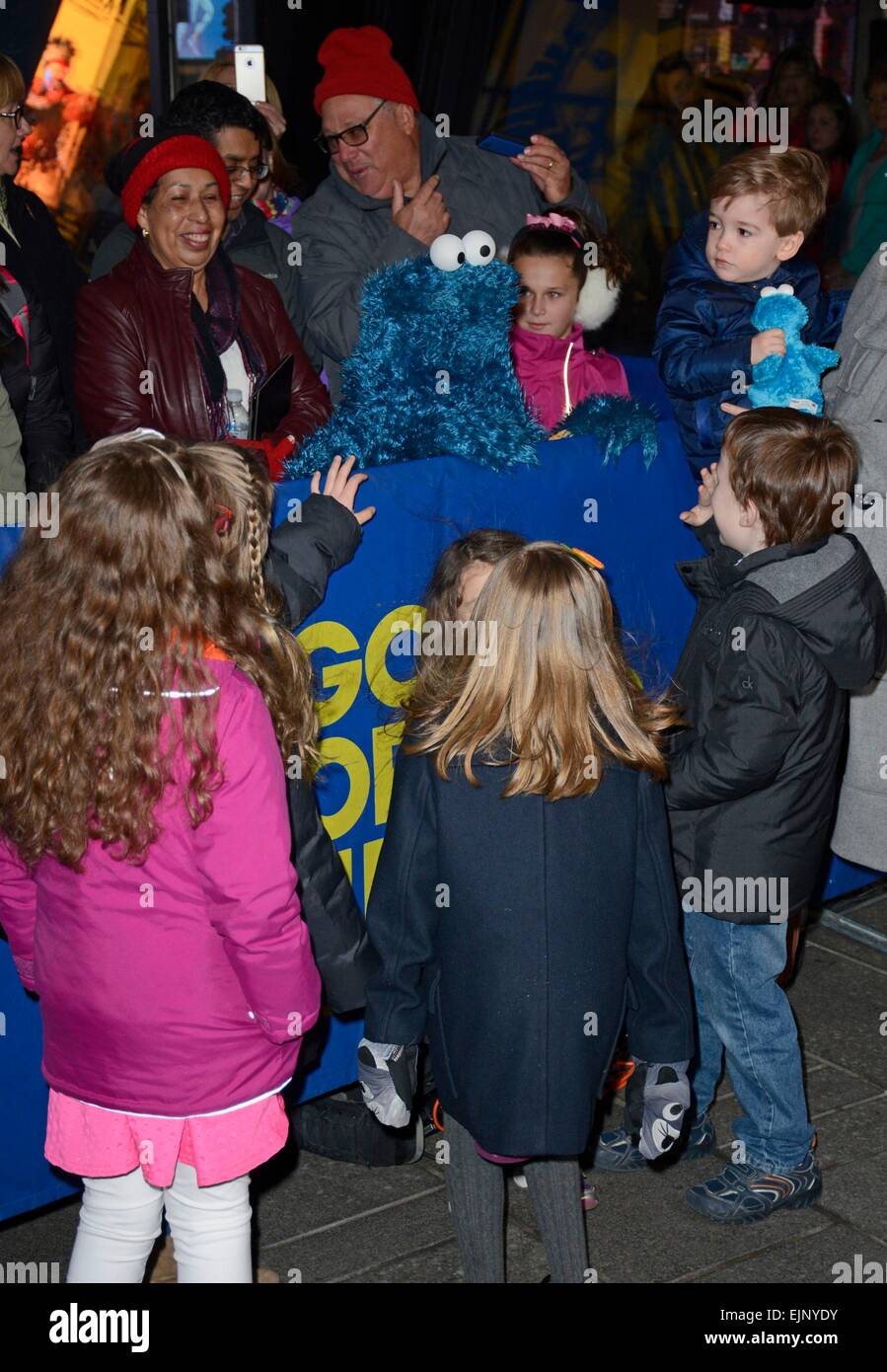 New York, NY, USA. 30Th Mar, 2015. Cookie Monster dehors et environ pour la célébrité Candids - MON, New York, NY 30 Mars, 2015. Credit : Derek Storm/Everett Collection/Alamy Live News Banque D'Images