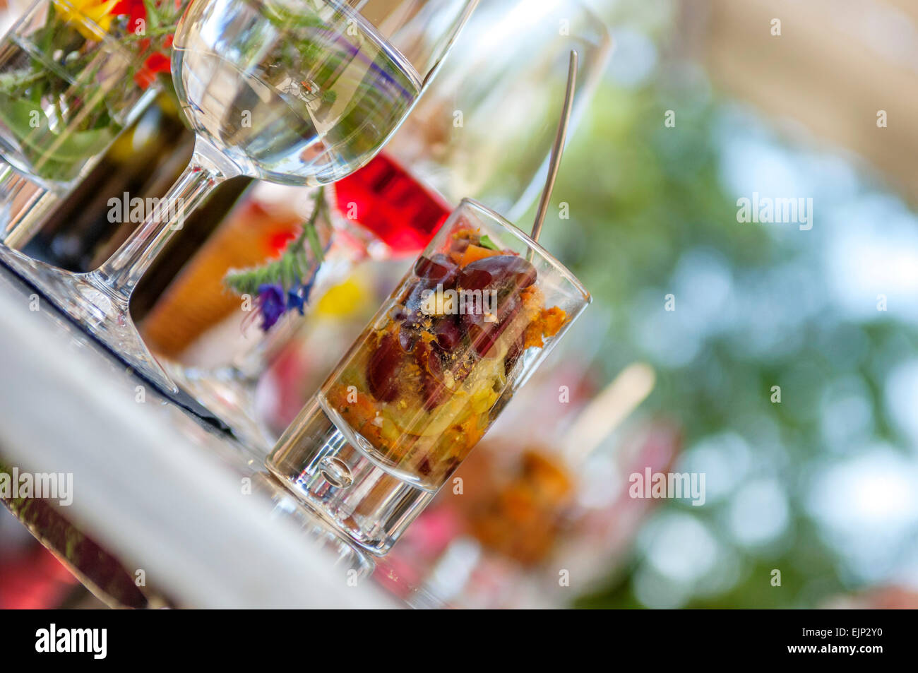 Accord mets et vins le déjeuner à Gigondas au Caveau des gourmets. Provence. France Banque D'Images