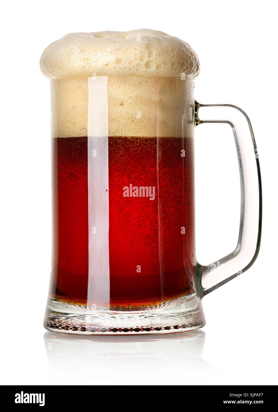 Bière Rouge Chope de bière rouge isolé sur fond blanc Photo Stock - Alamy
