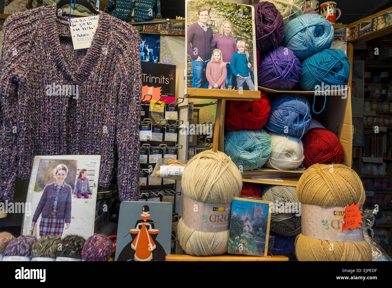 Affichage de vitrine de la laine. Cricklade High Street Banque D'Images