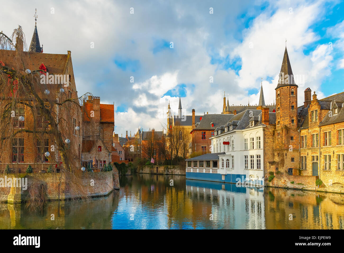 Cityscape de Rozenhoedkaai à Bruges, Belgique Banque D'Images