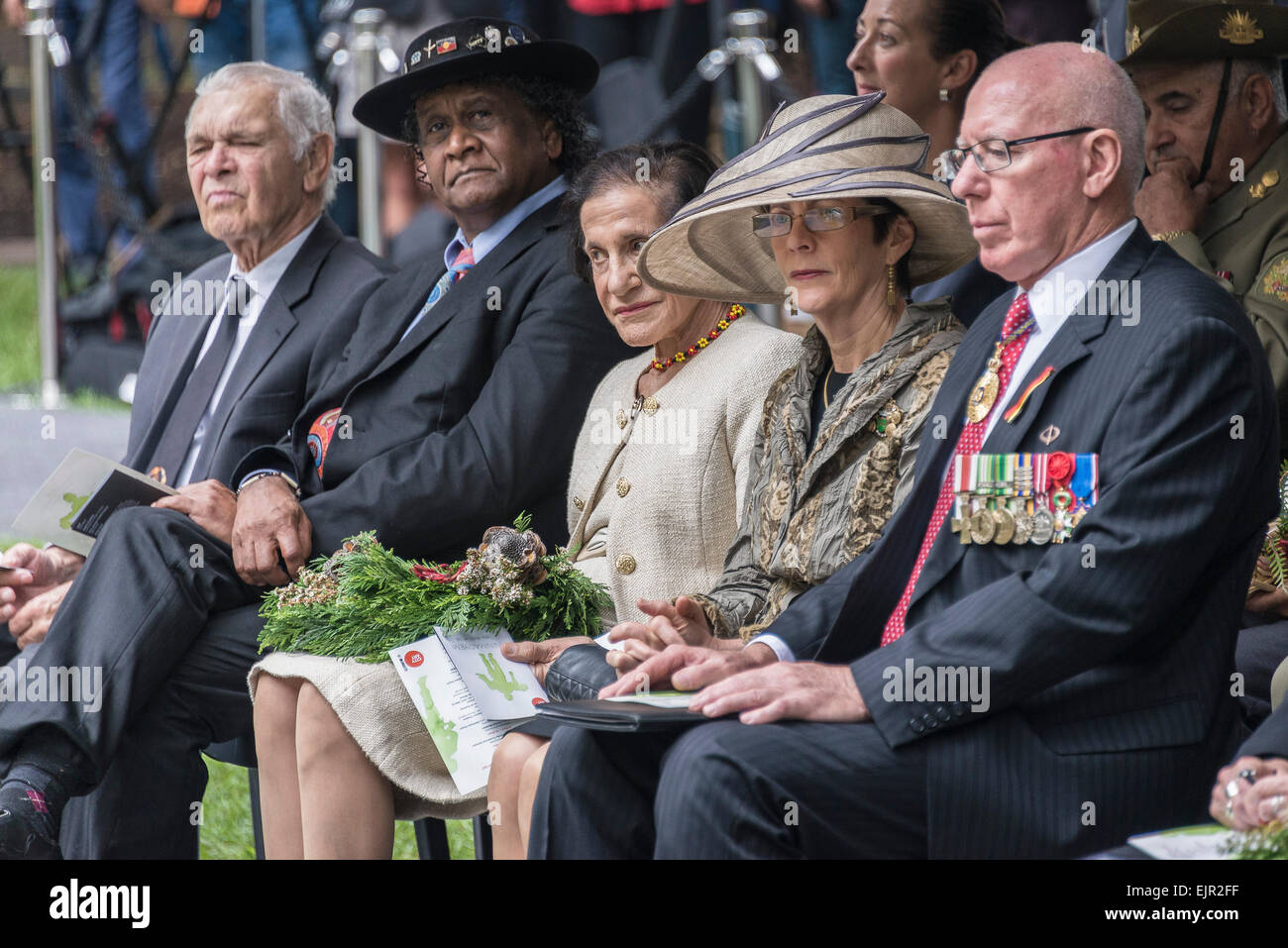 Sydney, Australie - 31 mars 2015 : (R-L) gouverneur de Nouvelle-Galles du général l'honorable David Hurley et son épouse, le professeur l'honorable dame Marie Bashir et le pasteur Ray Minniecon fondateur du mouvement Diggers de couleur et chef de l'-Instigator du mémorial. . Credit : MediaServicesAP/Alamy Live News Banque D'Images