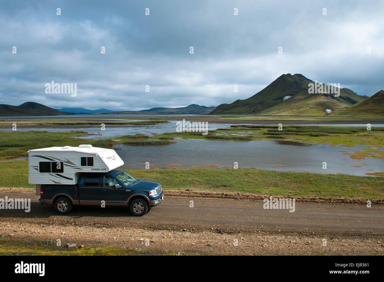 Camping car, camping-camionnette à islandais, paysage, Highlands, Landmannalaugar, Islande Banque D'Images